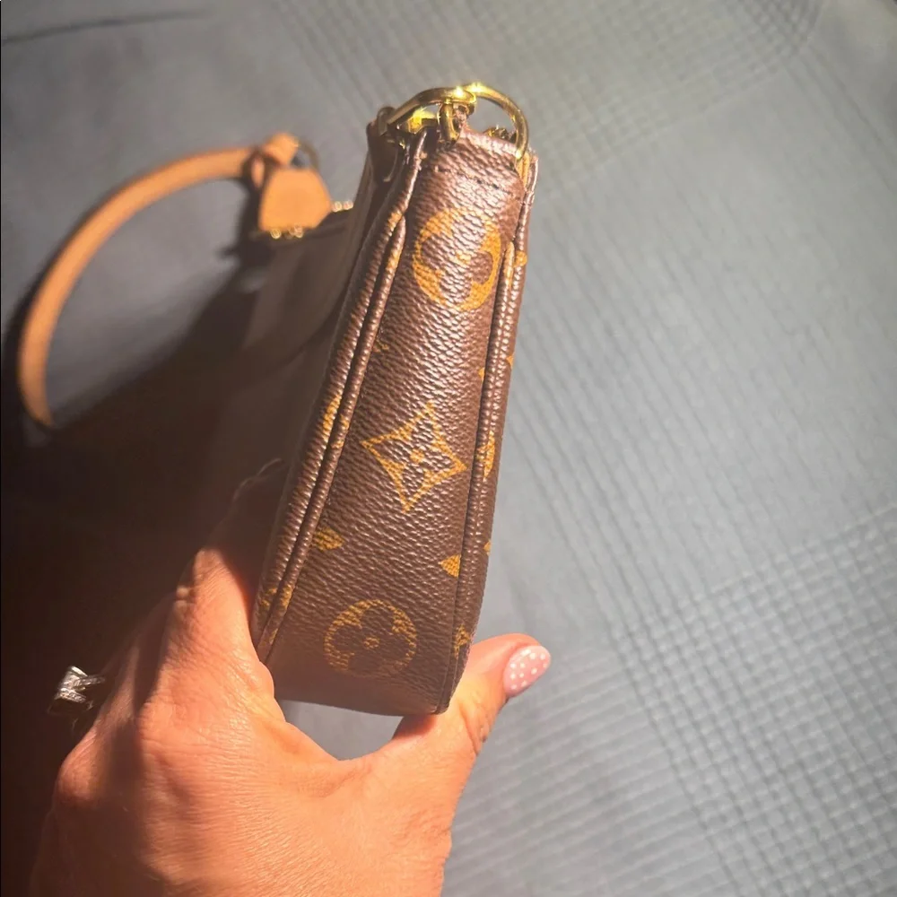 Louis Vuitton Tan and Brown Monogram Shoulder Bag - Picture 8 of 9